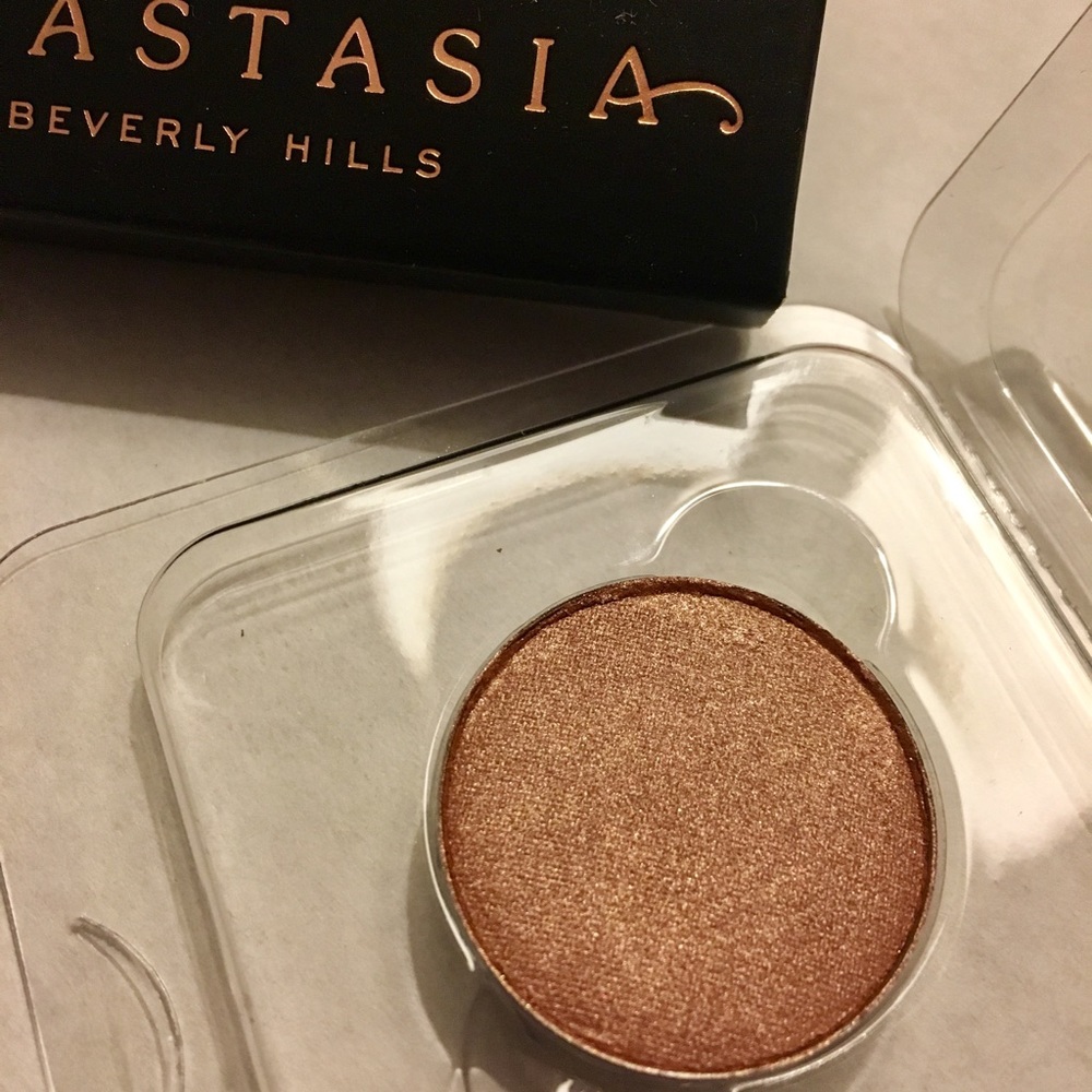 NWT Anastasia BH Eyeshadow in "Glisten"